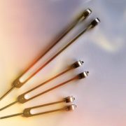 3 diapasons-therapeutique-32hz-64hz-128hz-intro-480×378-min cp 3 Diapasons - thérapeutiques